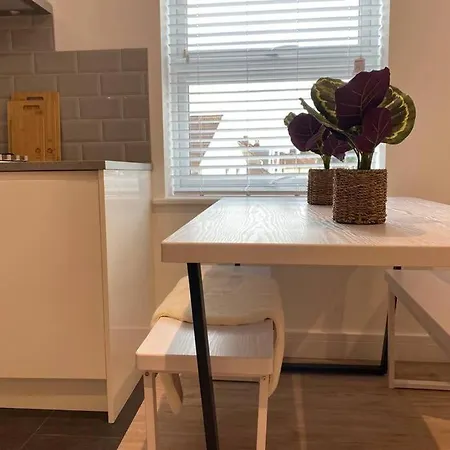 Fishponds Flat 5 By Mia Living 1 Bedroom Apartment Apartment